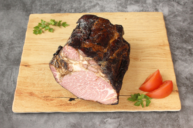 Bauerngeselchtes vom Schopf im Ganzen Bauerngeselchtes vom Schopf im Ganzen