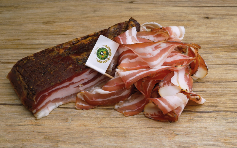 Würzbauch geräuchert im Ganzen Würzbauch geräuchert im Ganzen