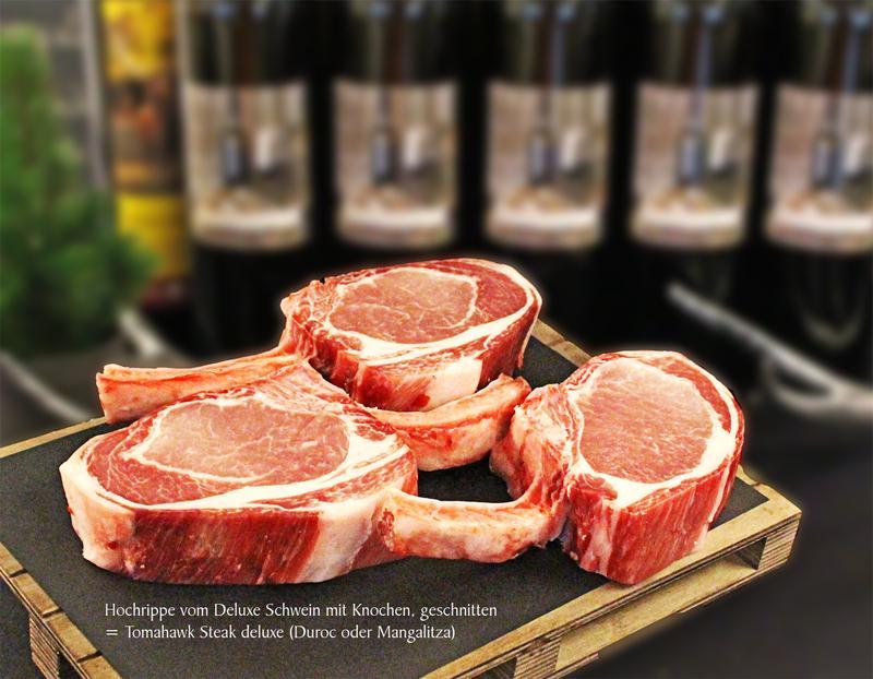 DELUXE DRY AGED SCHWEIN Hochrippe mit Knochen STEAK DUROC geschnitten DELUXE DRY AGED SCHWEIN Hochrippe mit Knochen STEAK DUROC geschnitten